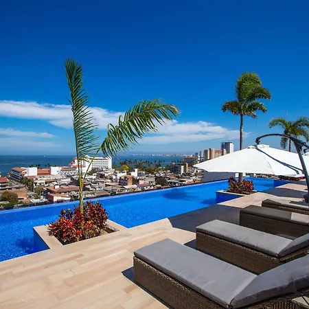 New Downtown Condo With Private Dipping Pool
